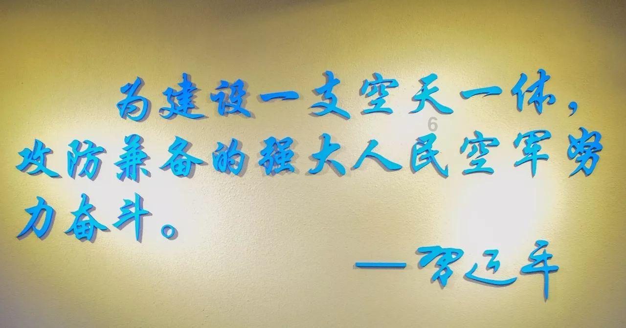 中年裸辞到底意味着什么？游戏画面